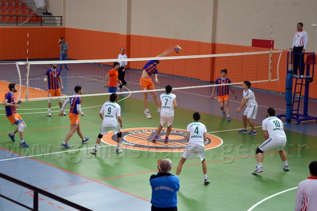 Gümüşhane Üniversitesi voleybol takımları üçüncü oldu 8