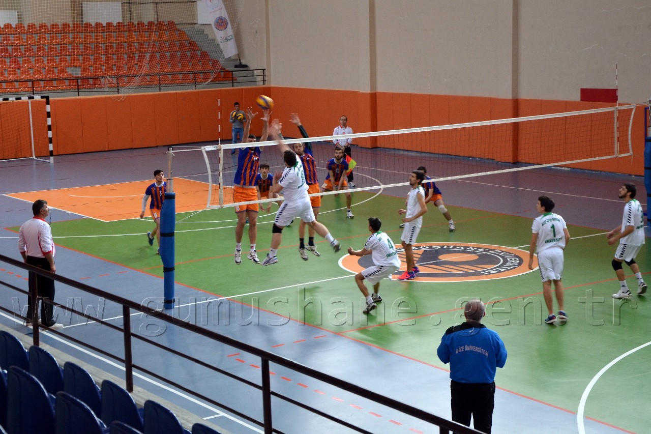 Gümüşhane Üniversitesi voleybol takımları üçüncü oldu 9
