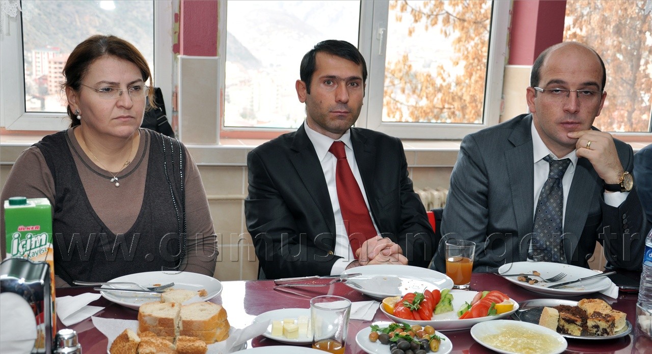 'Başarının Mimarı Öğretmenlerdir' 1