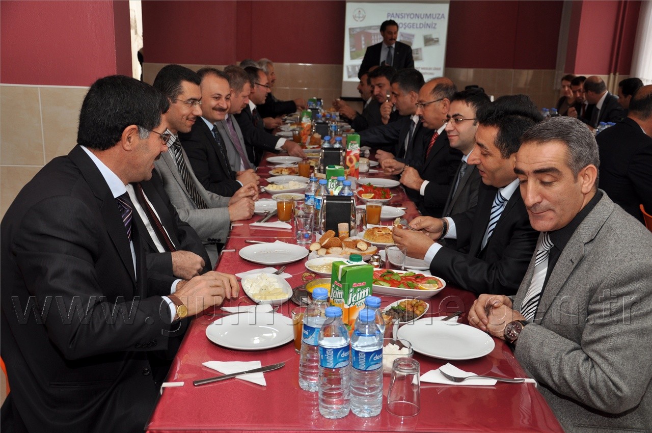 'Başarının Mimarı Öğretmenlerdir' 4