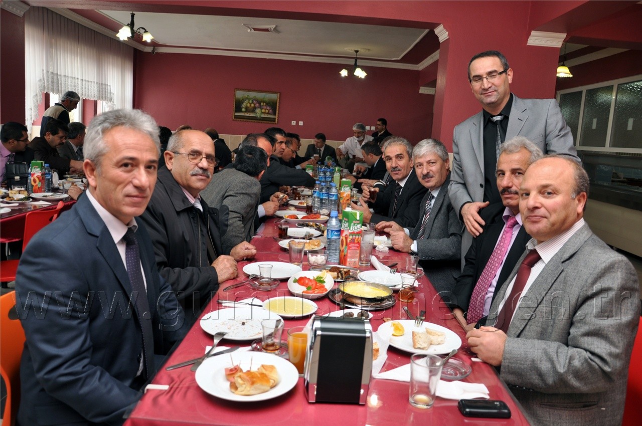 'Başarının Mimarı Öğretmenlerdir' 6