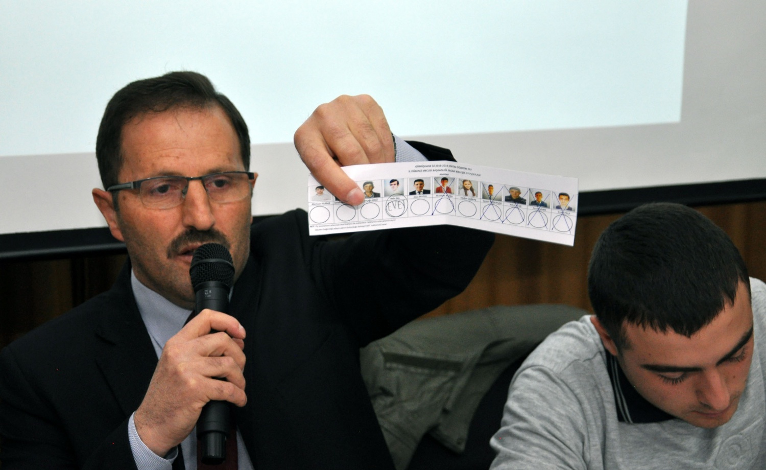 Öğrenciler meclis başkanını seçti 4