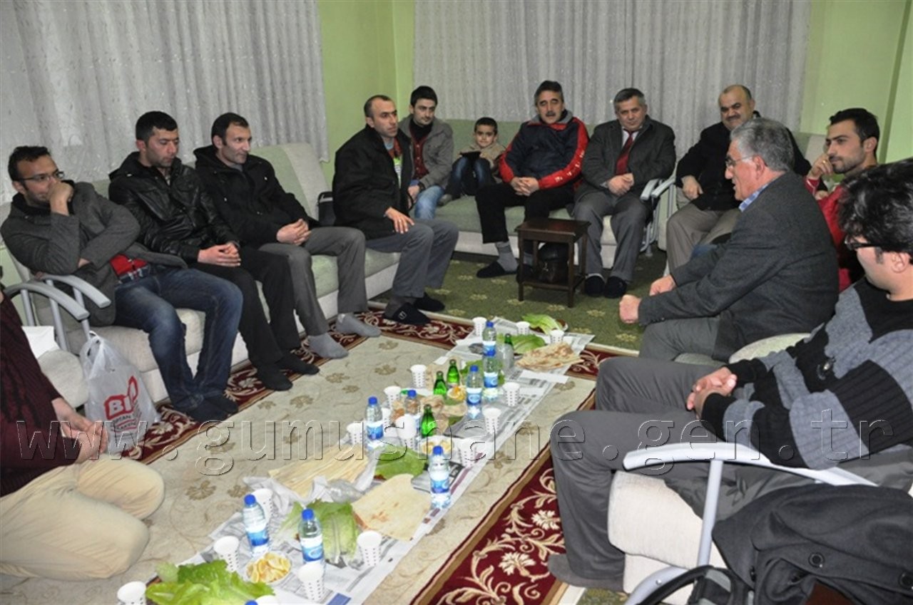 Gazeteci ve Yazarlar FEM Dershanesinin Konuğu Oldu 1