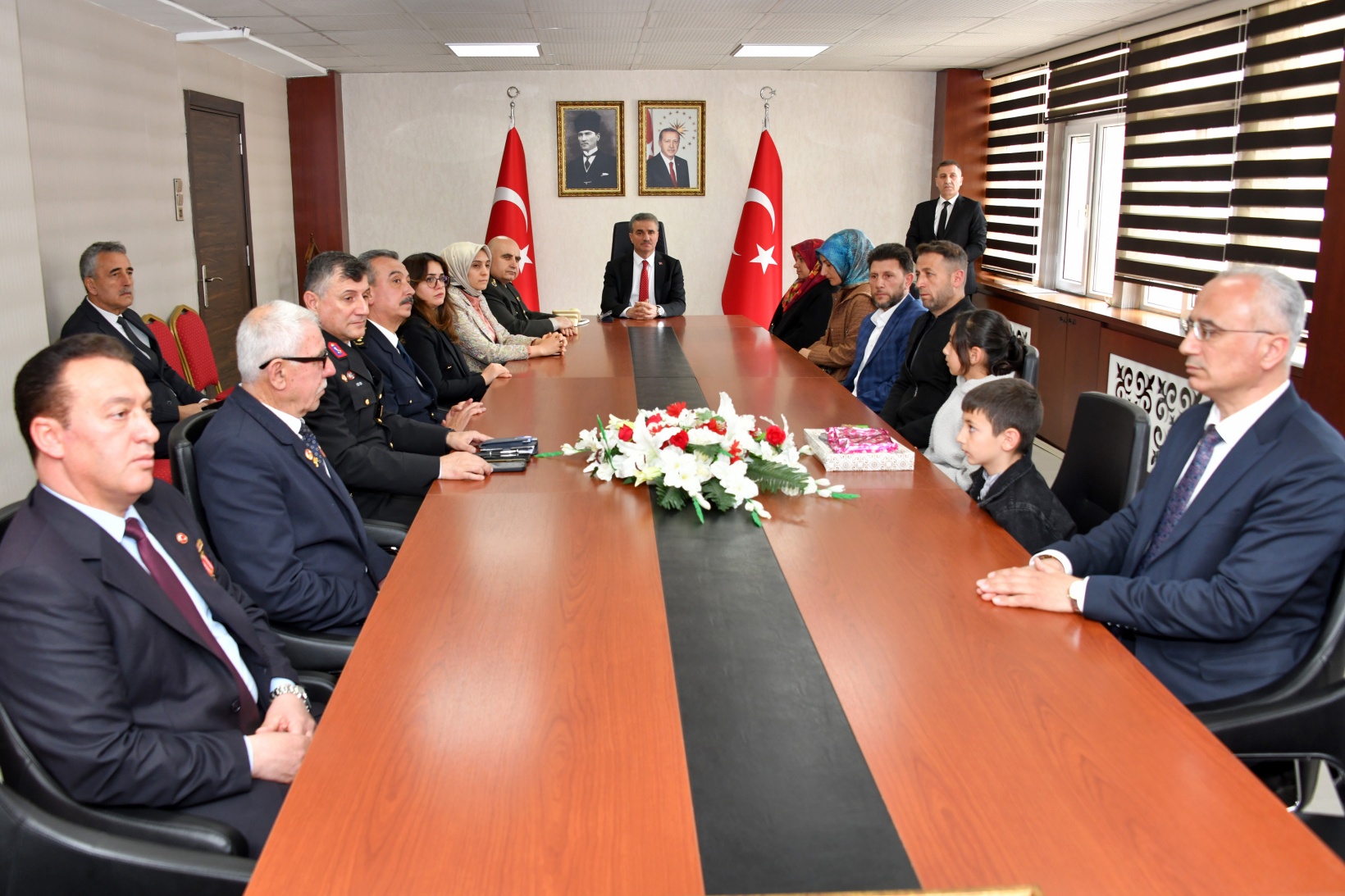 Gümüşhane’de şehit annesine Devlet Övünç Madalyası ve Beratı takdim edildi 4