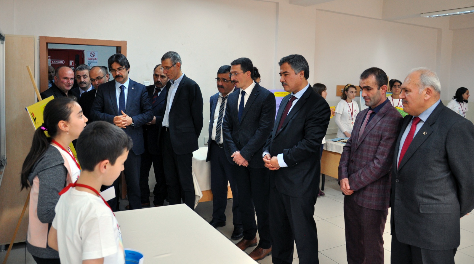 15 Temmuz Şehitler İmam Hatip Ortaokulunda TÜBİTAK 4006 Bilim Fuarı sergisi  12