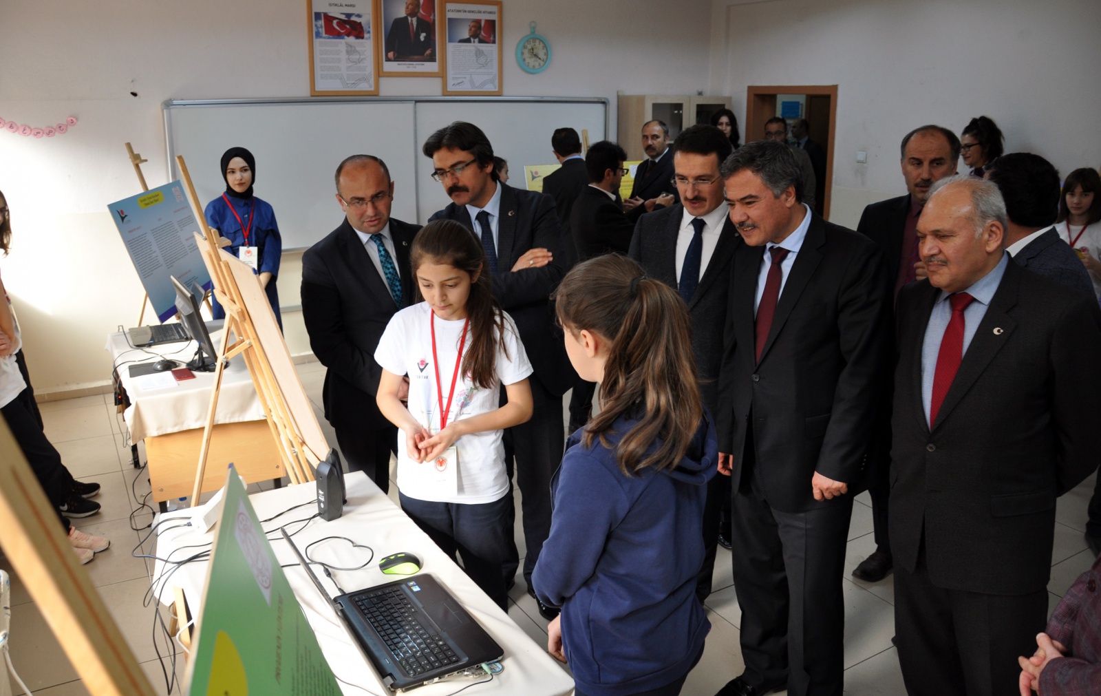 15 Temmuz Şehitler İmam Hatip Ortaokulunda TÜBİTAK 4006 Bilim Fuarı sergisi  14