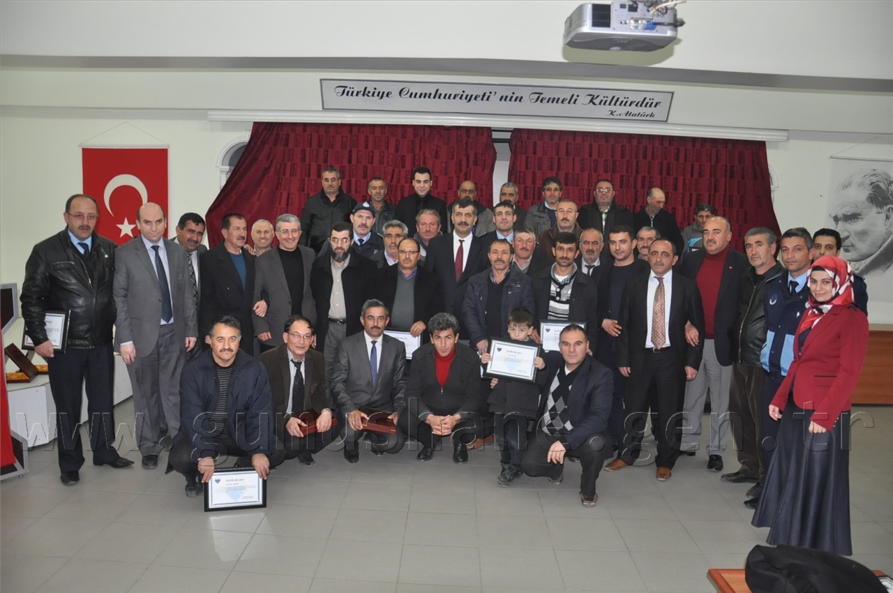 Başkan Duran Memur ve İşçi Personeline Plaket ve Başarı Belgesi Verdi 3