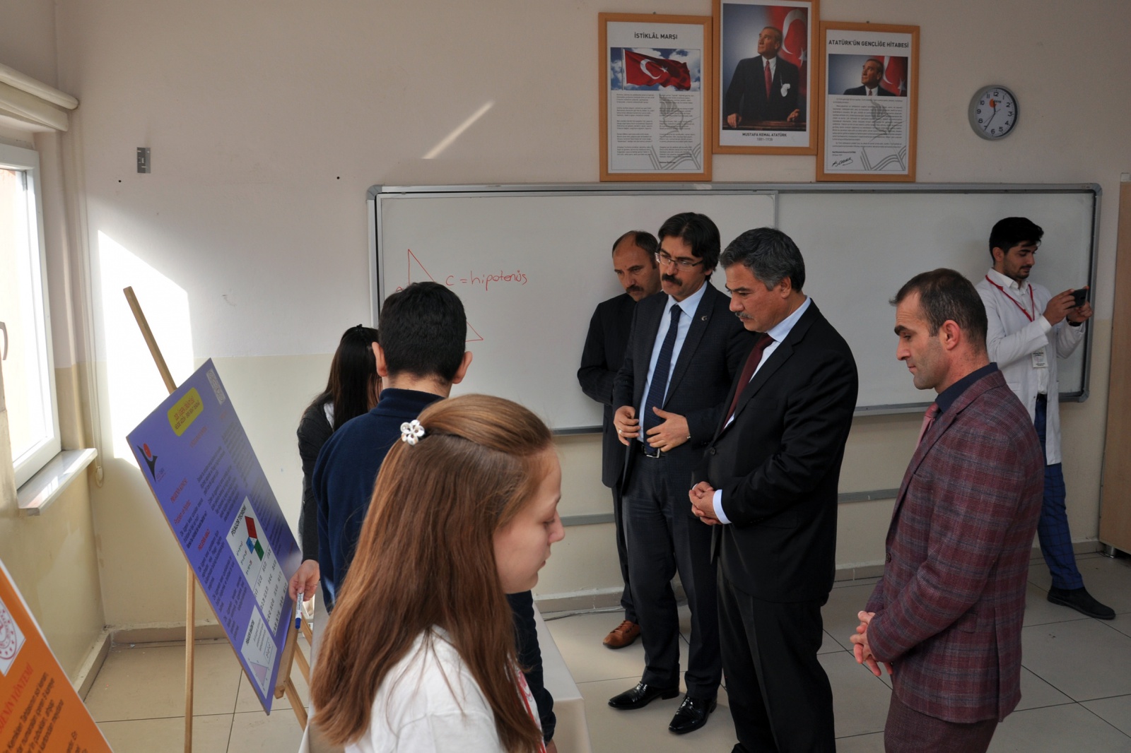 15 Temmuz Şehitler İmam Hatip Ortaokulunda TÜBİTAK 4006 Bilim Fuarı sergisi  7