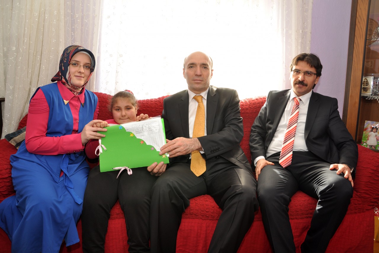 Gümüşhane’de evde eğitim gören öğrenciler karnelerini aldı 3