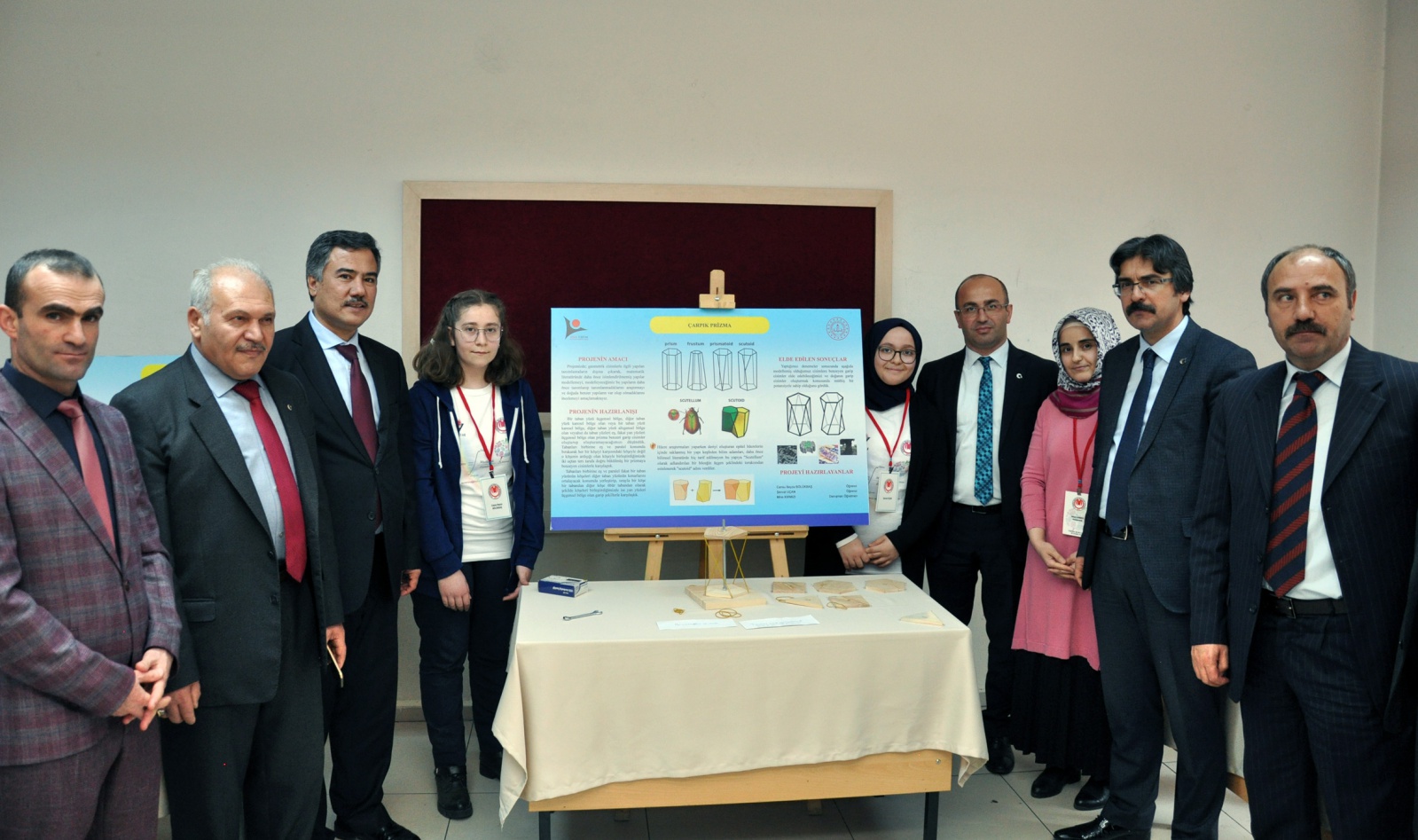 15 Temmuz Şehitler İmam Hatip Ortaokulunda TÜBİTAK 4006 Bilim Fuarı sergisi  15