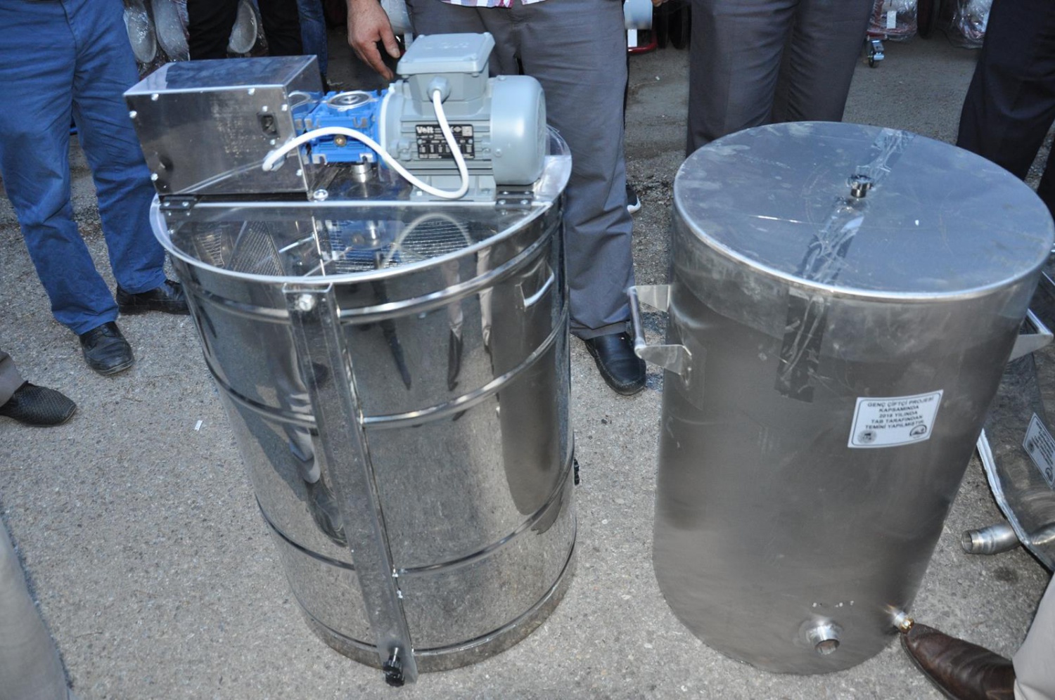 Gümüşhane’de genç çiftçilere arı ve arıcılık malzemesi dağıtıldı 6