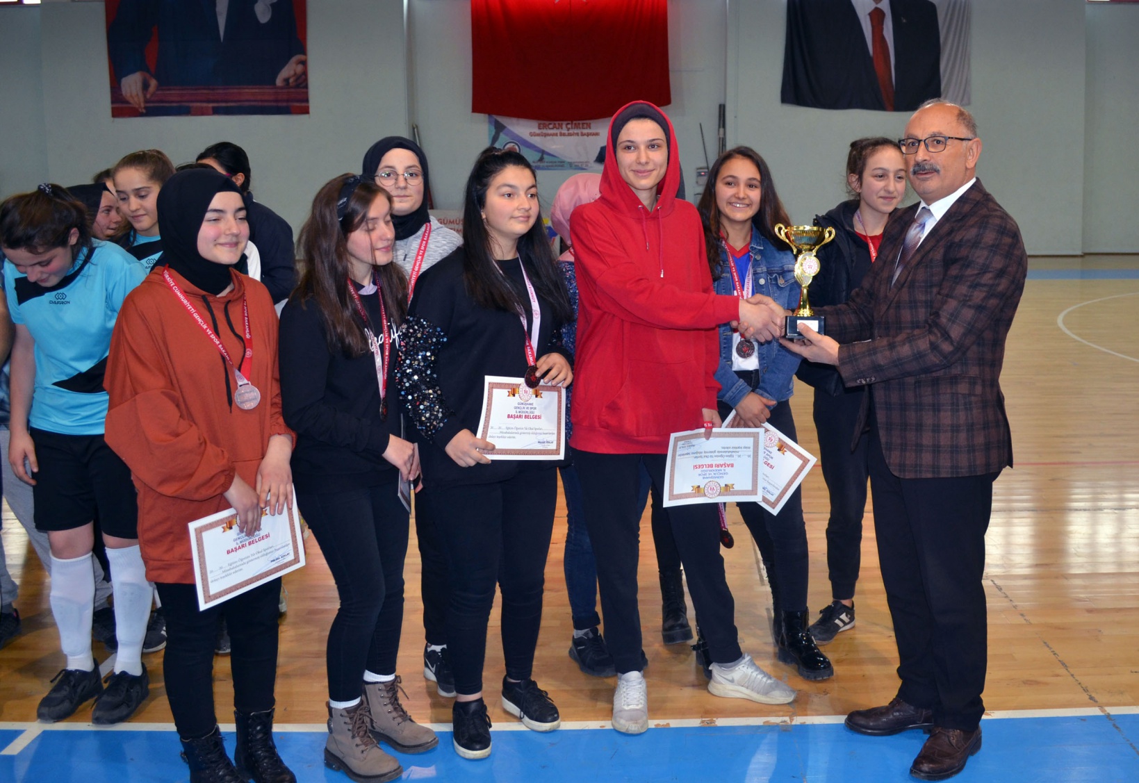 Genç Kızlar Futsal Müsabakaları Yapıldı 1