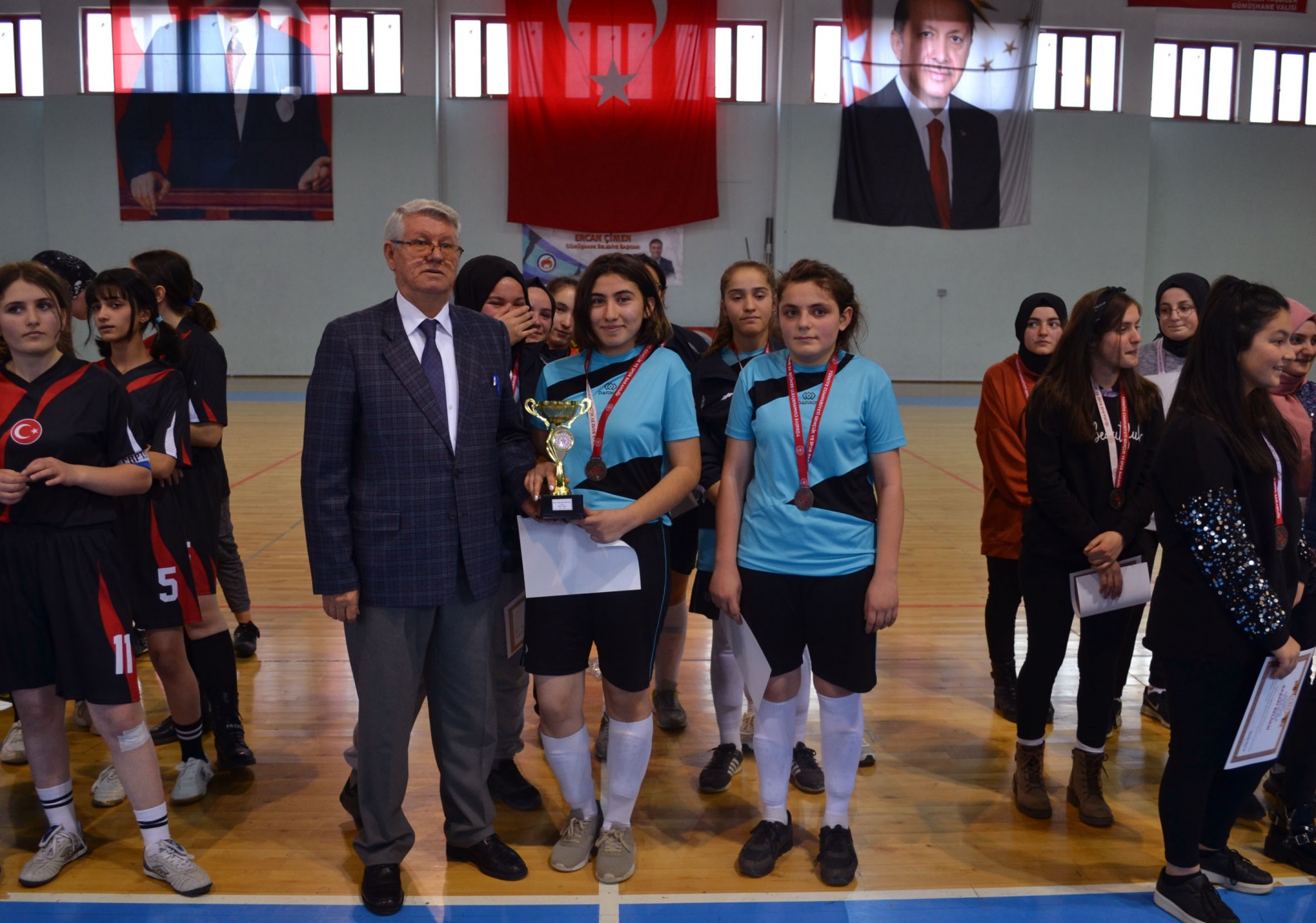 Genç Kızlar Futsal Müsabakaları Yapıldı 3