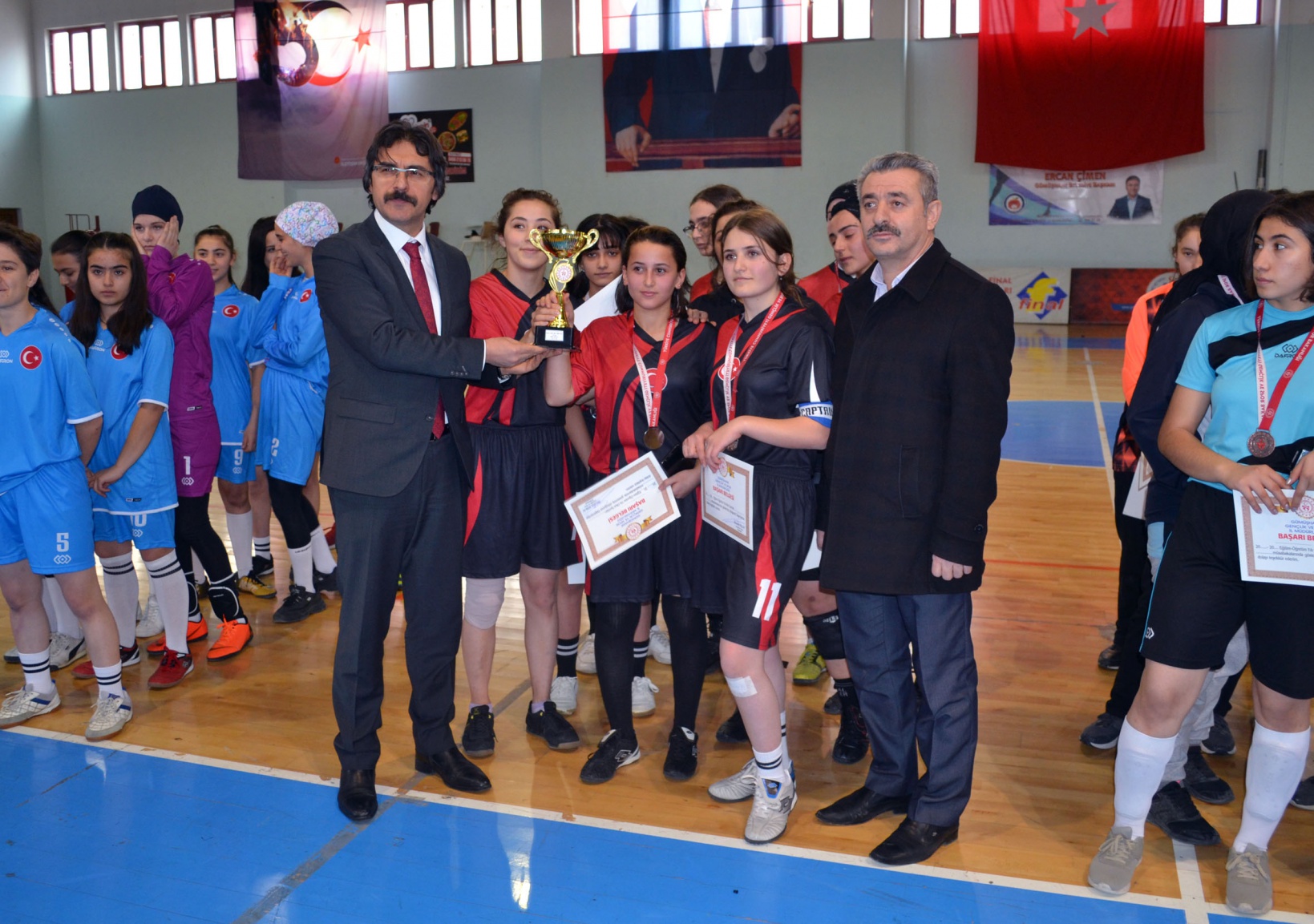 Genç Kızlar Futsal Müsabakaları Yapıldı 5