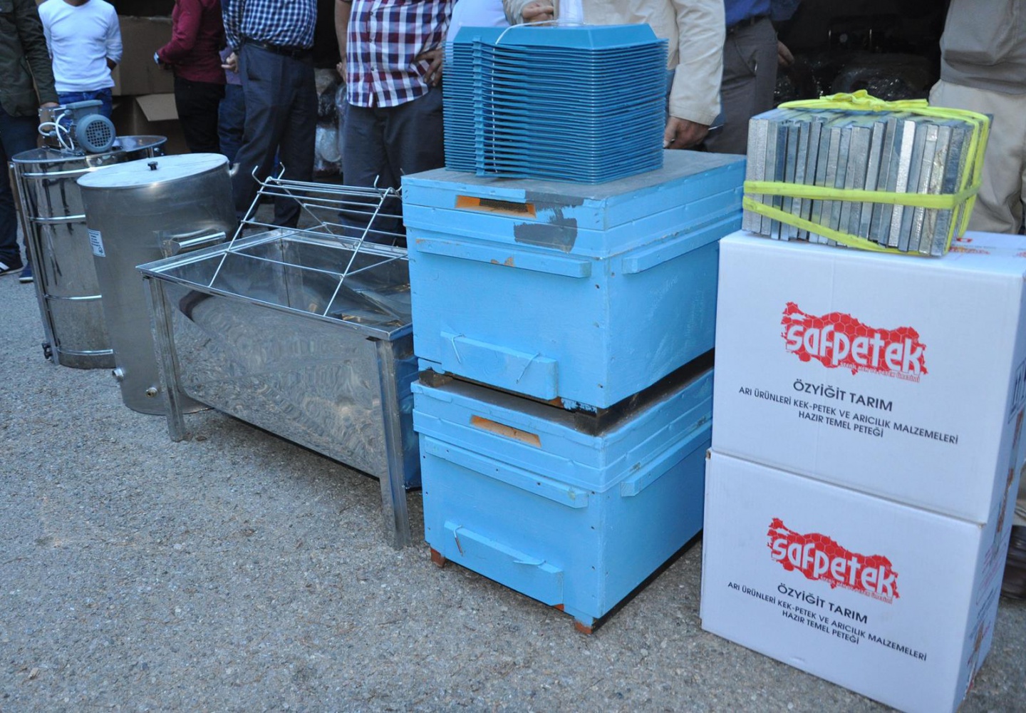 Gümüşhane’de genç çiftçilere arı ve arıcılık malzemesi dağıtıldı 4