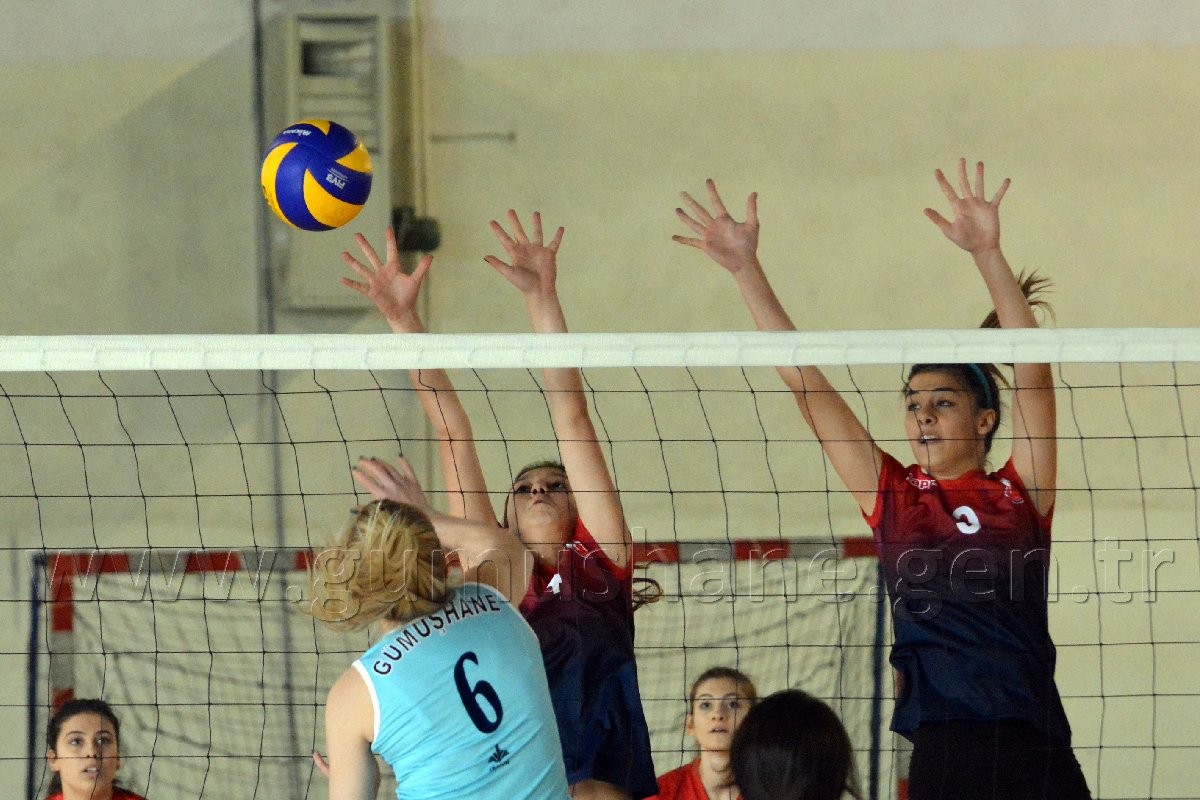 Gümüş Kızlar Yüzümüzü Güldürdü: 3-1 1