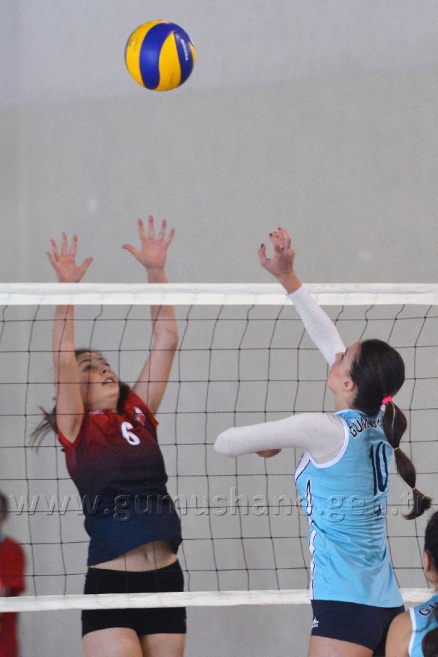 Gümüş Kızlar Yüzümüzü Güldürdü: 3-1 2