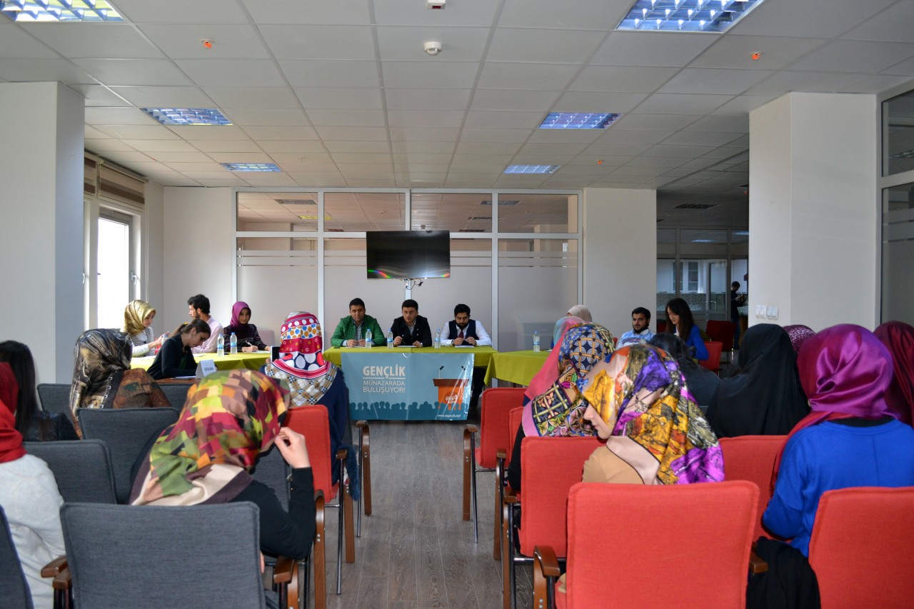 AK Gençlik Münazara Yarışması Düzenledi 1