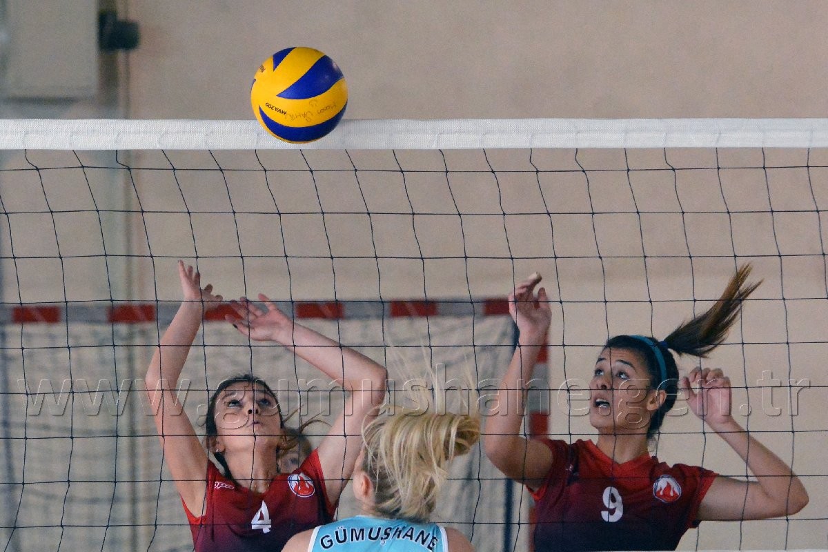 Gümüş Kızlar Yüzümüzü Güldürdü: 3-1 4