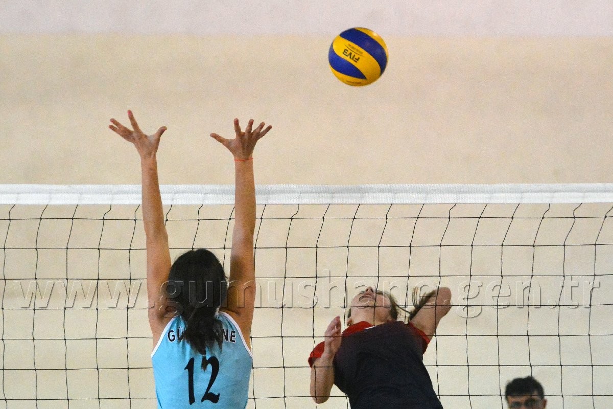 Gümüş Kızlar Yüzümüzü Güldürdü: 3-1 7