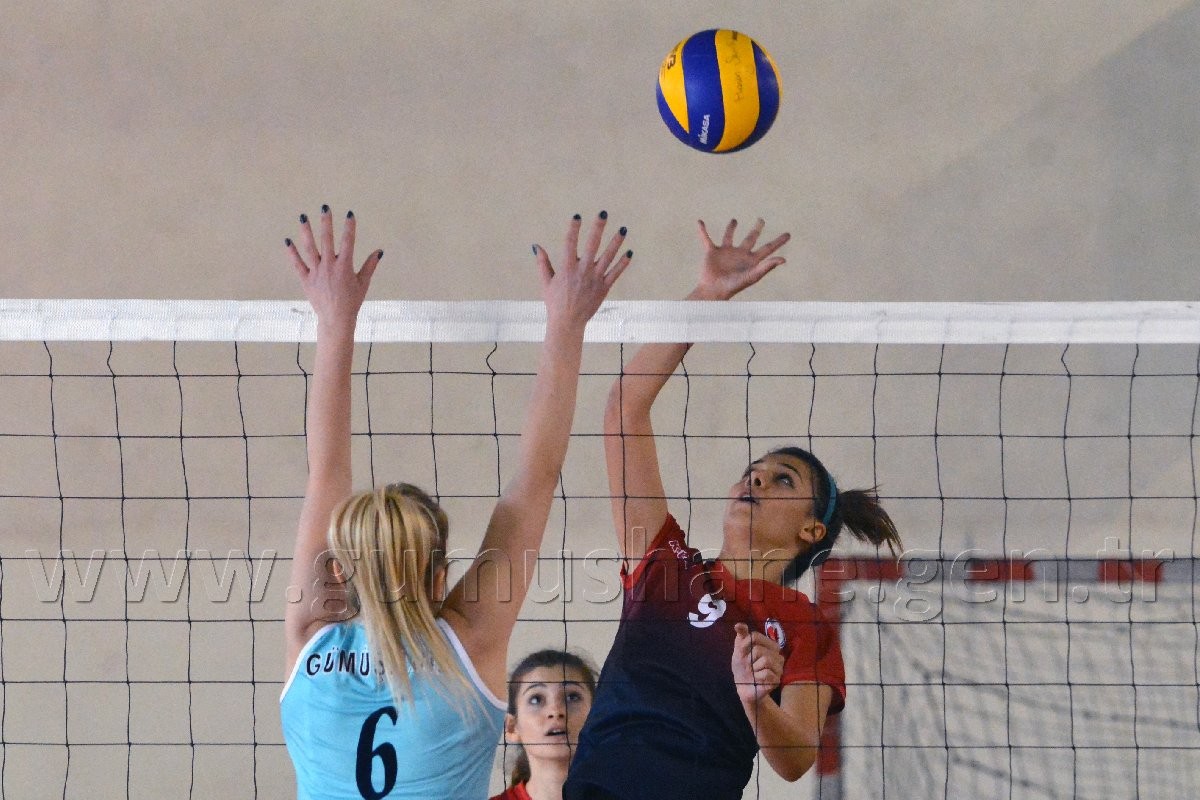 Gümüş Kızlar Yüzümüzü Güldürdü: 3-1 8