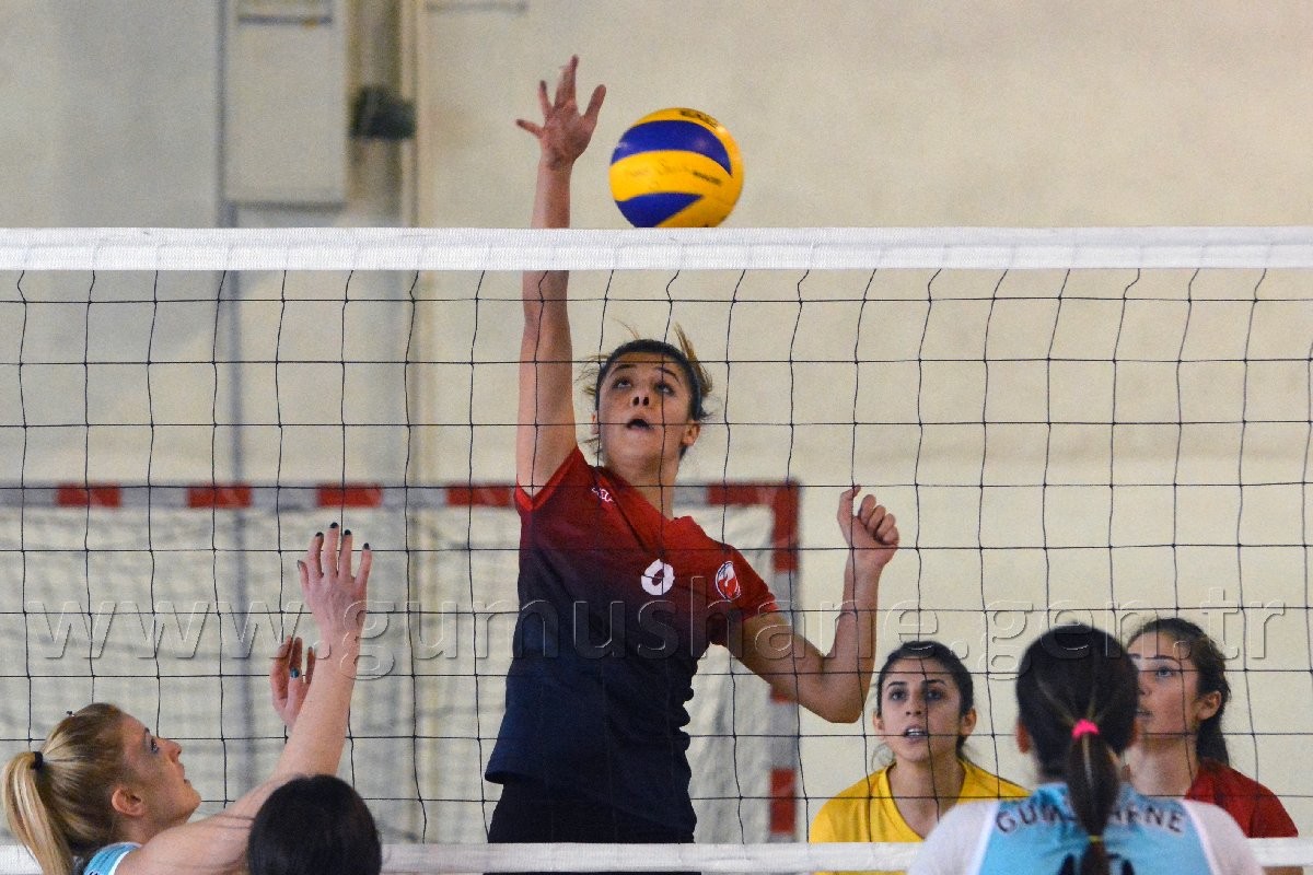 Gümüş Kızlar Yüzümüzü Güldürdü: 3-1 9