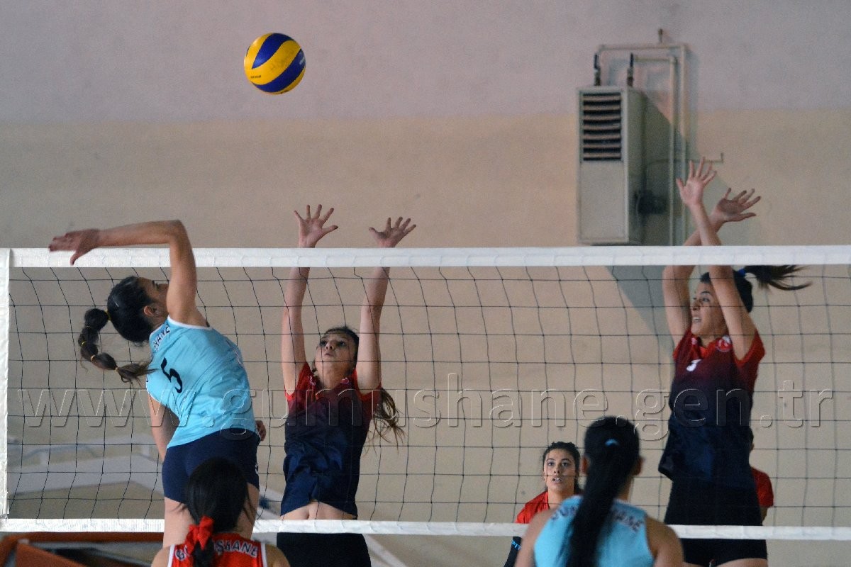 Gümüş Kızlar Yüzümüzü Güldürdü: 3-1 11