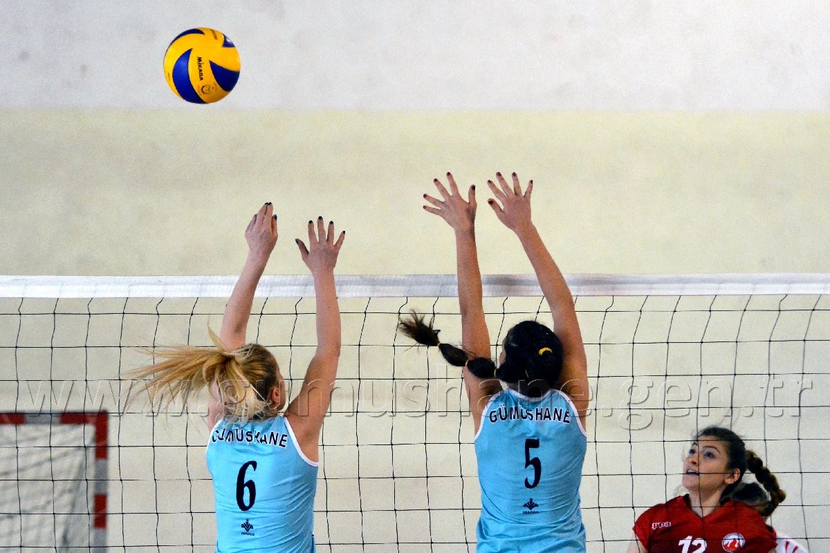 Gümüş Kızlar Yüzümüzü Güldürdü: 3-1 13