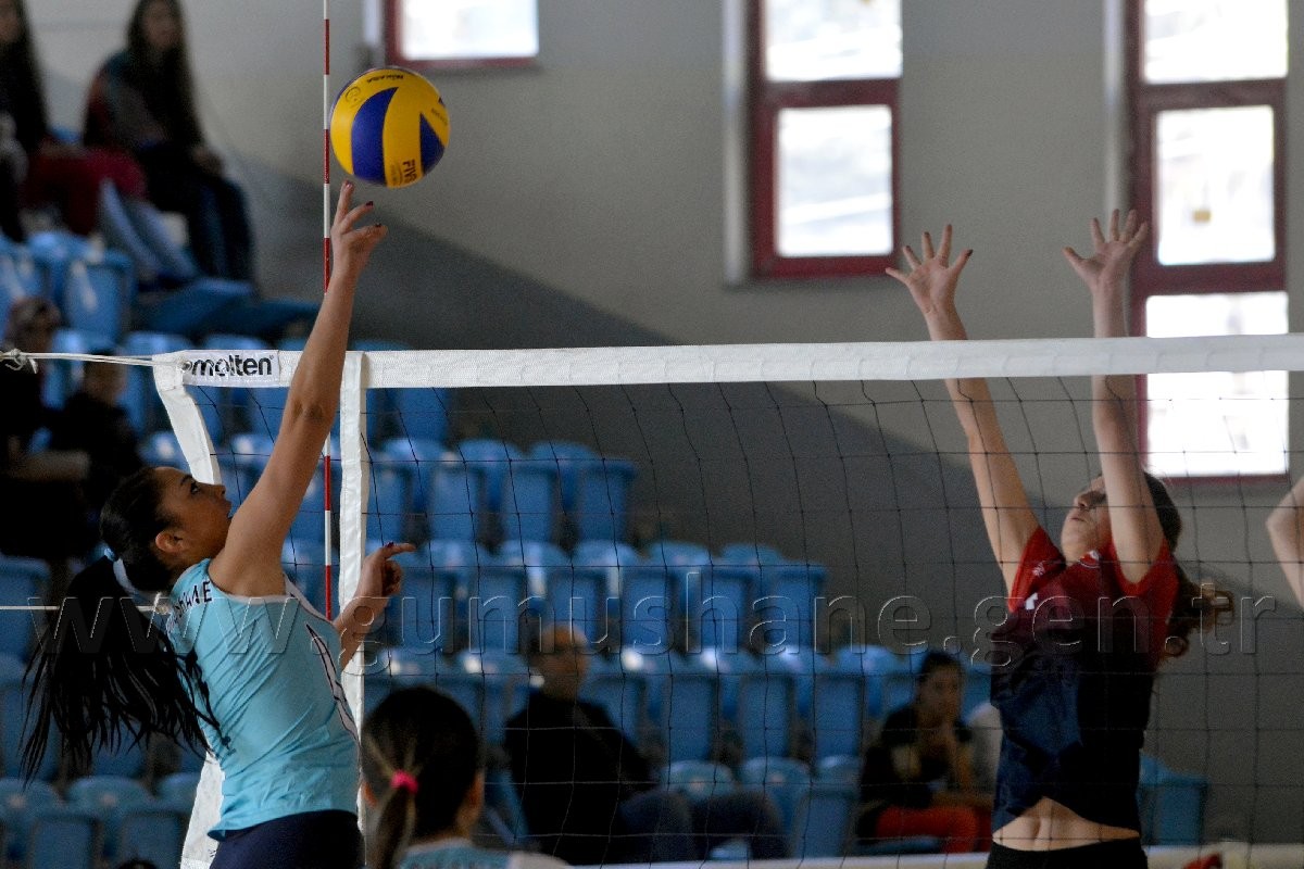 Gümüş Kızlar Yüzümüzü Güldürdü: 3-1 14