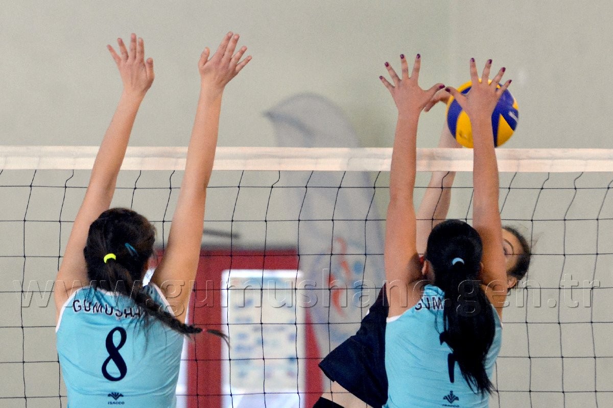 Gümüş Kızlar Yüzümüzü Güldürdü: 3-1 15