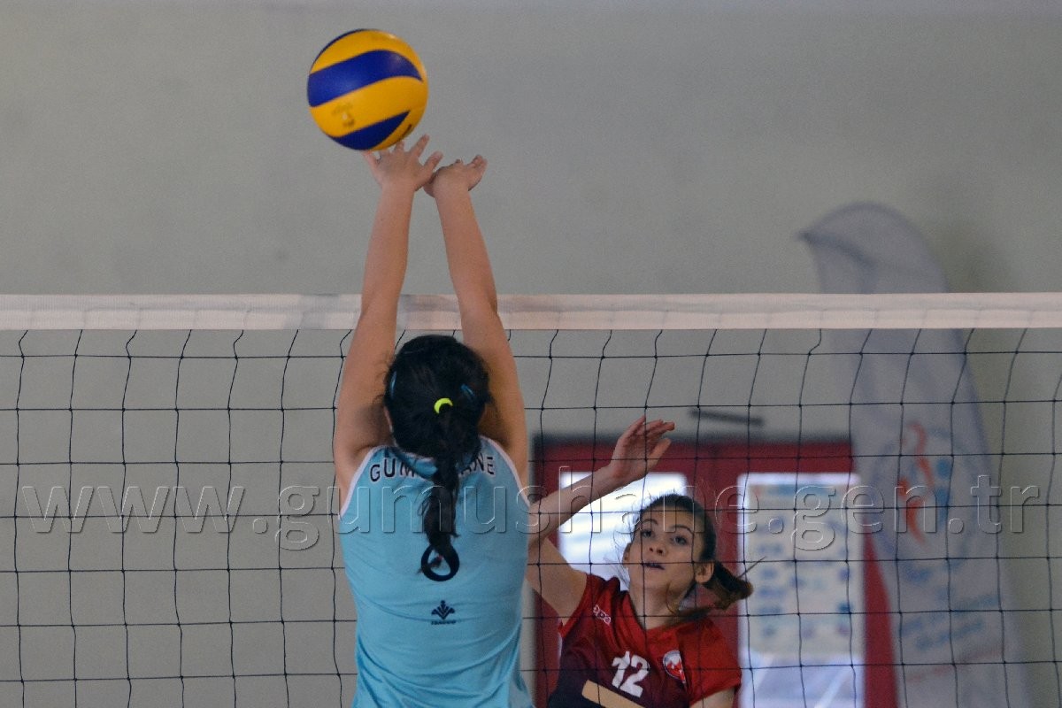 Gümüş Kızlar Yüzümüzü Güldürdü: 3-1 17