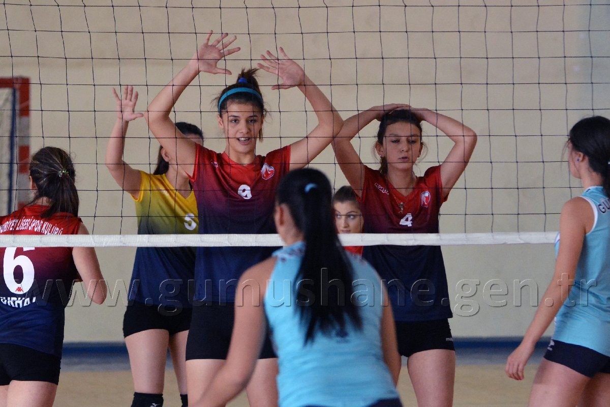 Gümüş Kızlar Yüzümüzü Güldürdü: 3-1 18