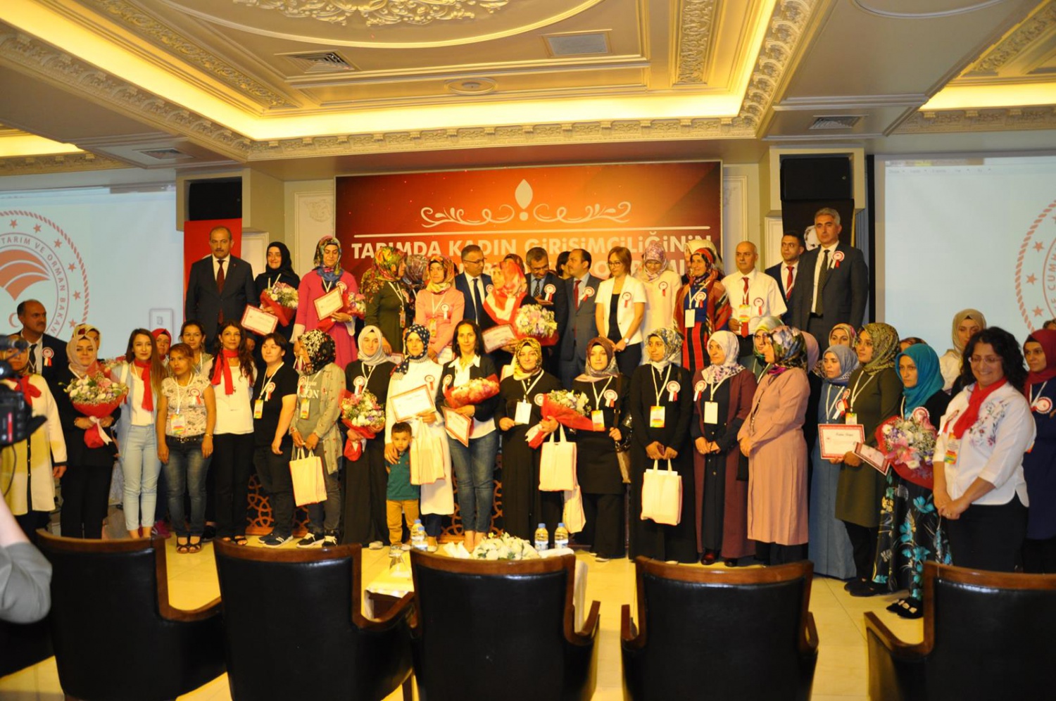 3 kadın çiftçiye ödül 17