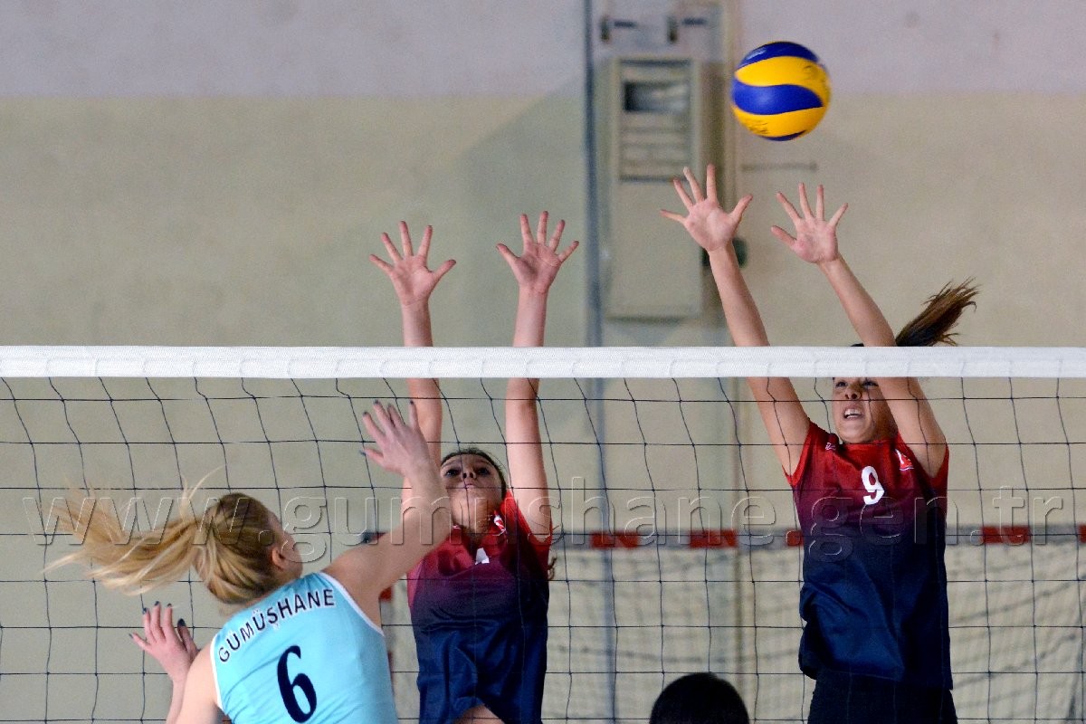 Gümüş Kızlar Yüzümüzü Güldürdü: 3-1 19