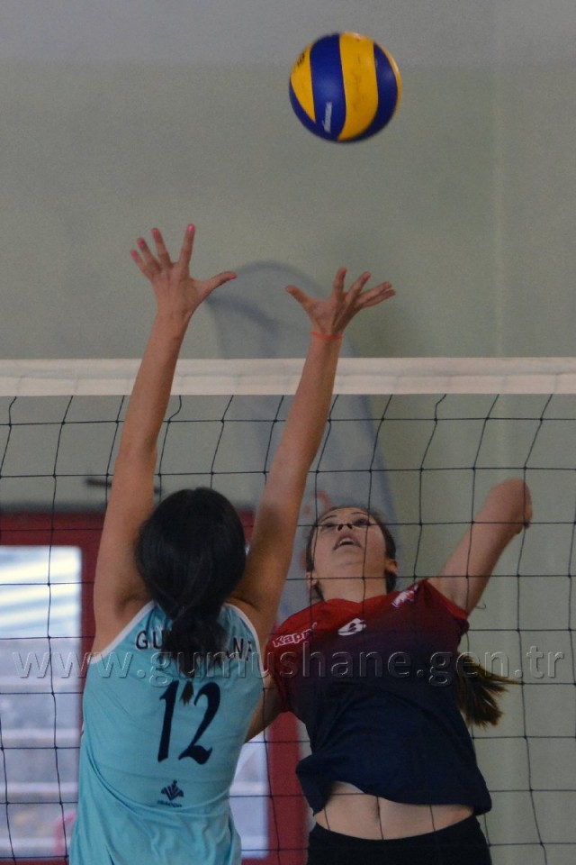 Gümüş Kızlar Yüzümüzü Güldürdü: 3-1 20