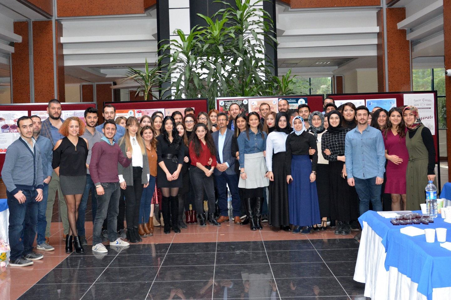 Kuşburnunun ketçabı da yapıldı 6