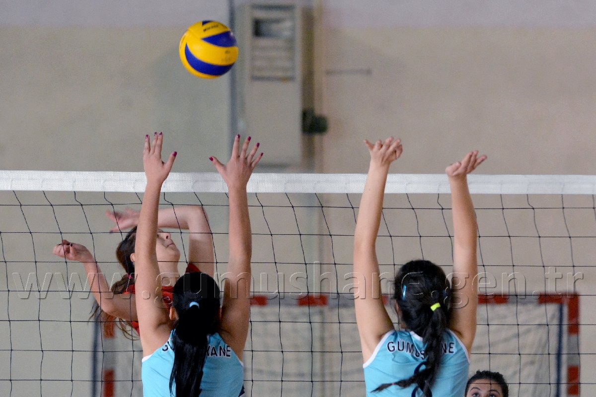 Gümüş Kızlar Yüzümüzü Güldürdü: 3-1 23