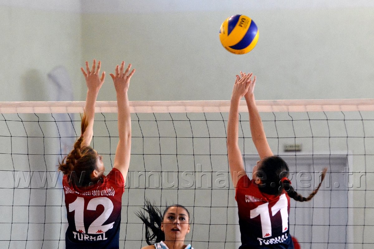 Gümüş Kızlar Yüzümüzü Güldürdü: 3-1 24