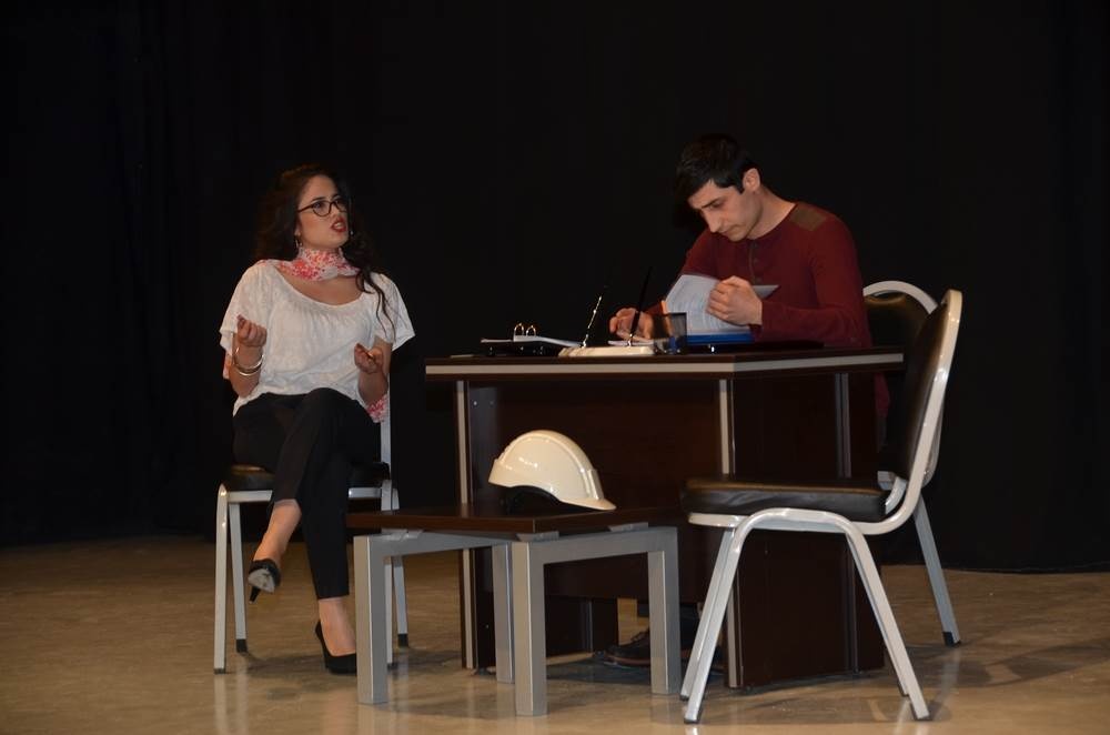 ‘Topsuz Konut’ sahnelendi 4