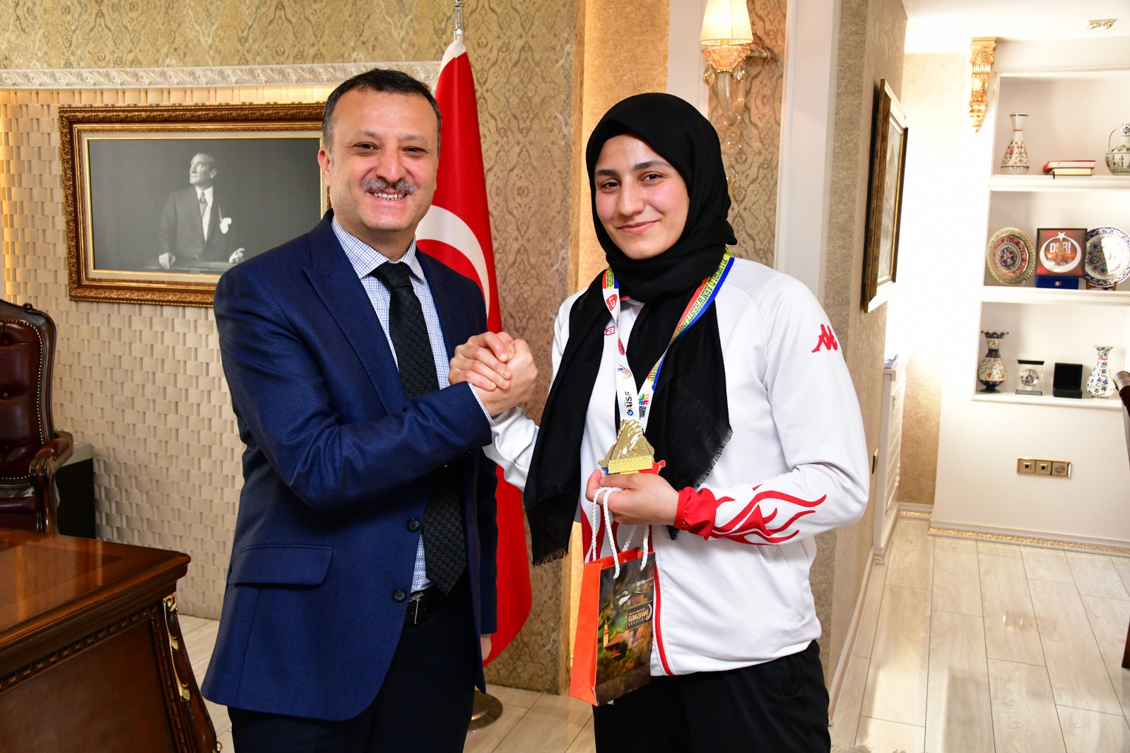 Vali Taşbilek’ten dünya şampiyonlarına altın 2