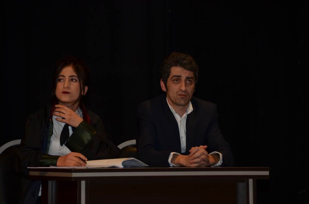 ‘Topsuz Konut’ sahnelendi 5