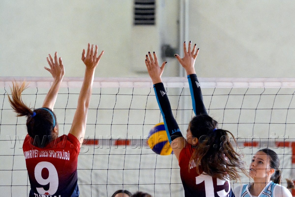 Gümüş Kızlar Yüzümüzü Güldürdü: 3-1 26