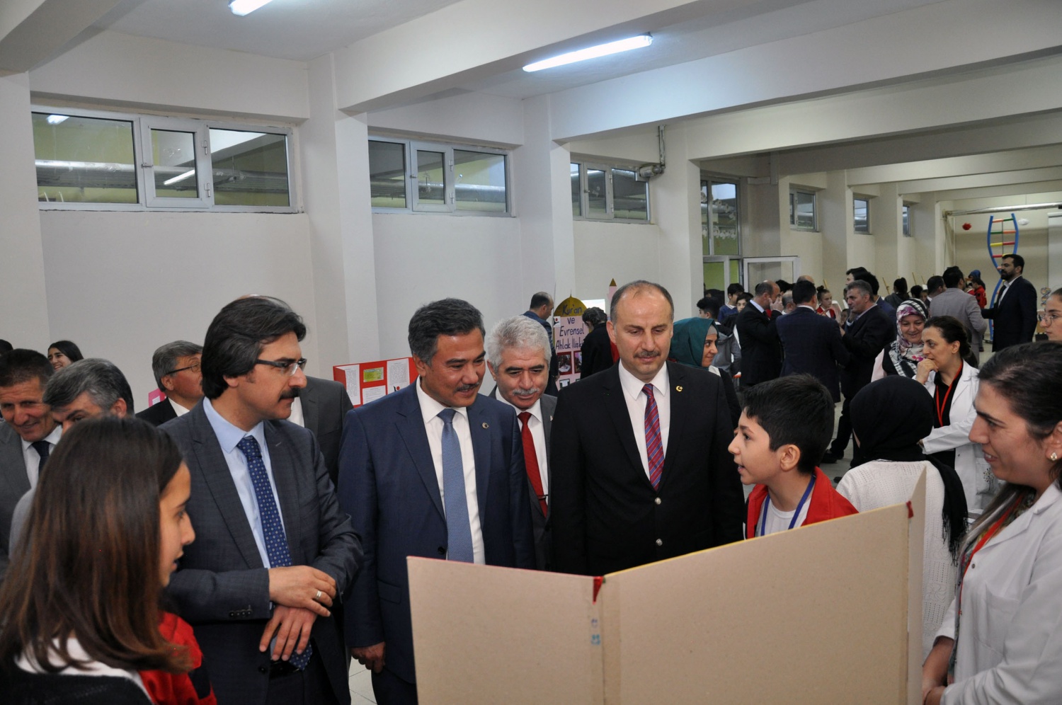 Gazipaşa Ortaokulu bilim fuarı ve resim-teknoloji-tasarım sergisi açıldı 10