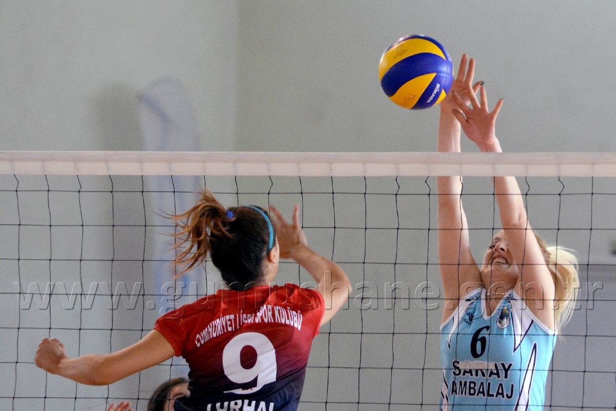 Gümüş Kızlar Yüzümüzü Güldürdü: 3-1 27