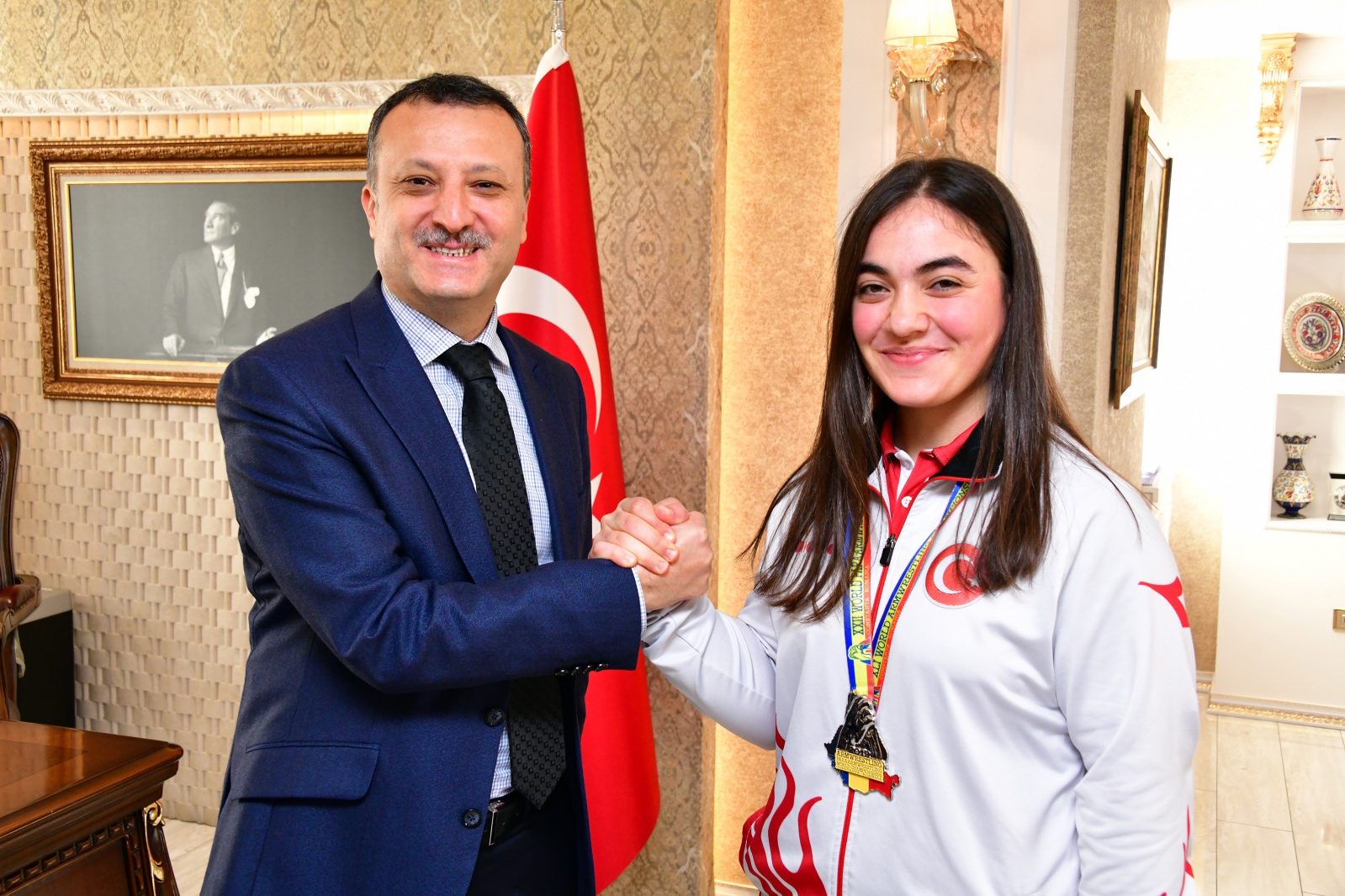 Vali Taşbilek’ten dünya şampiyonlarına altın 6