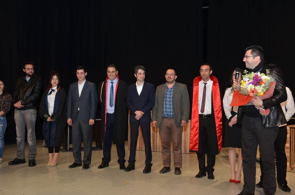 ‘Topsuz Konut’ sahnelendi 8