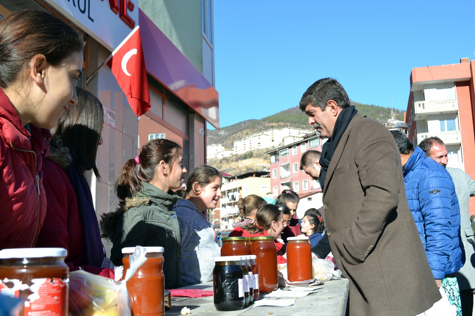 Tarihi köprüde Yerli Malı Haftası kutlandı 2