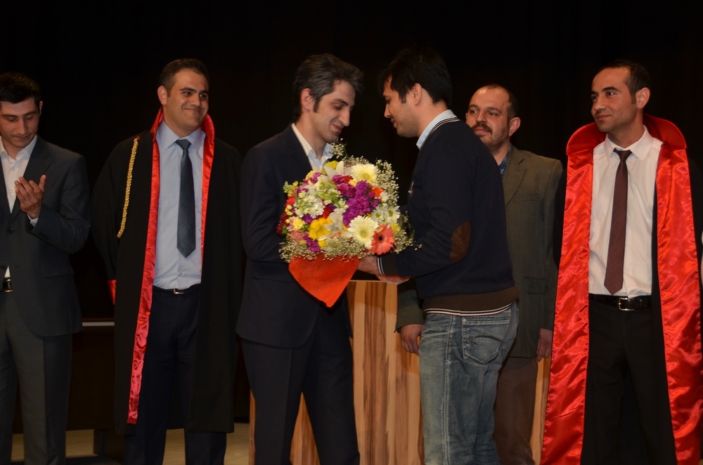 ‘Topsuz Konut’ sahnelendi 11