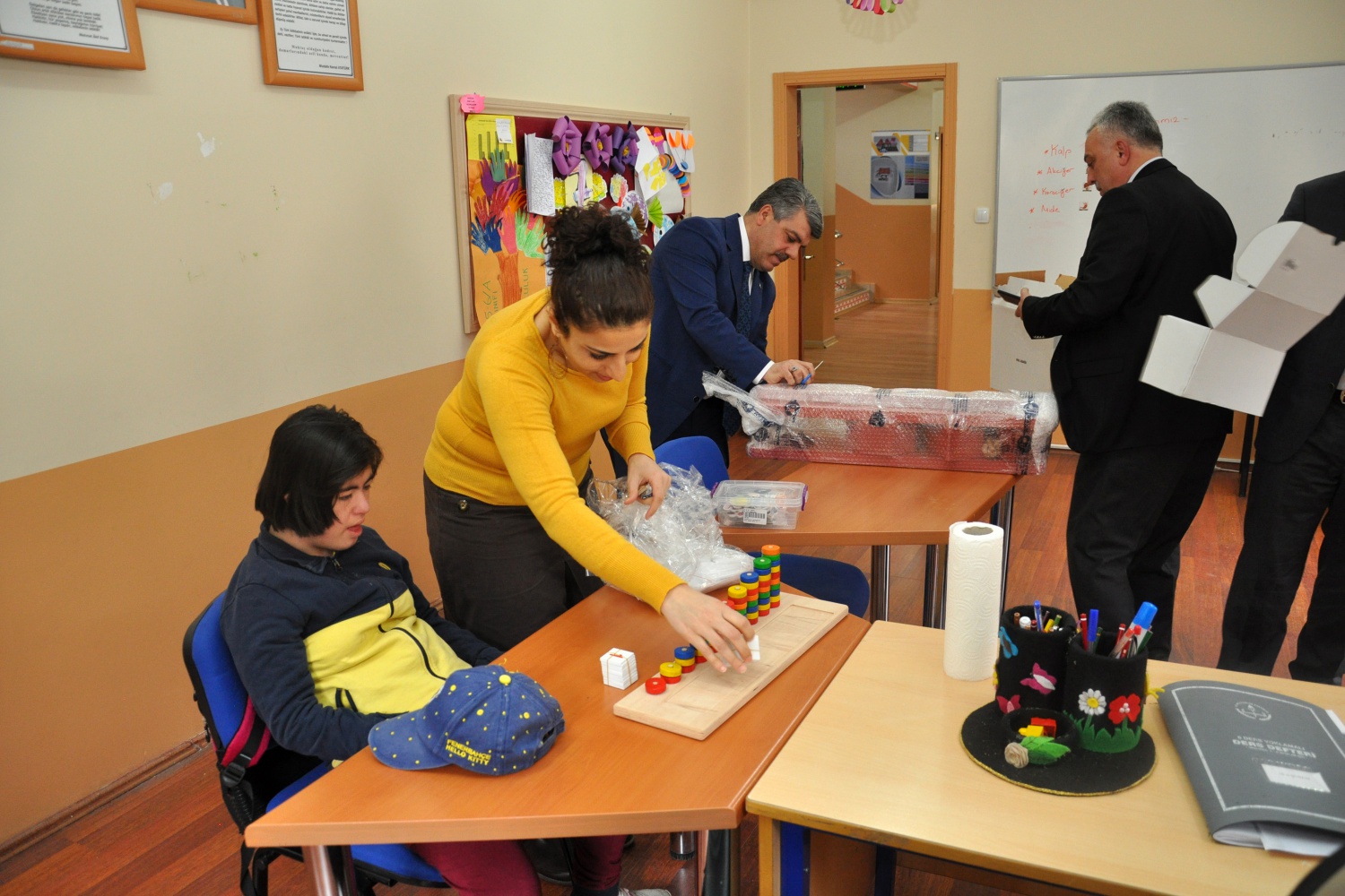 Özel çocukların özel materyalleri dağıtıldı 1