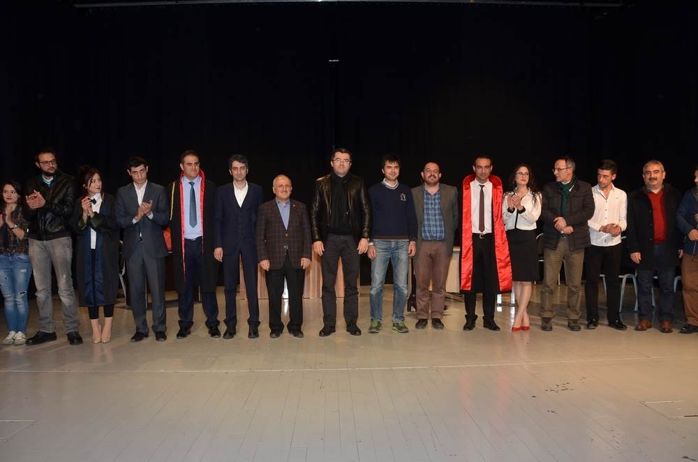 ‘Topsuz Konut’ sahnelendi 9